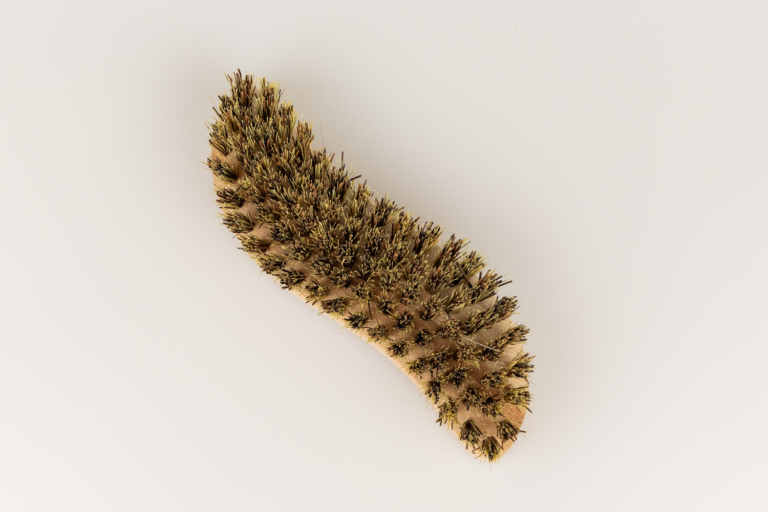 Scheuerbürste geschwungen sehr hart